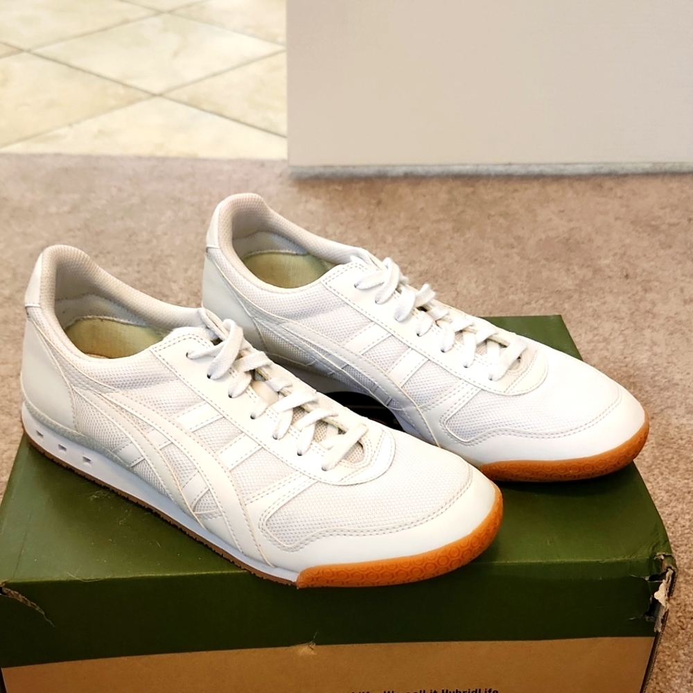 White Onitsuka Tiger sneakers size 8.5